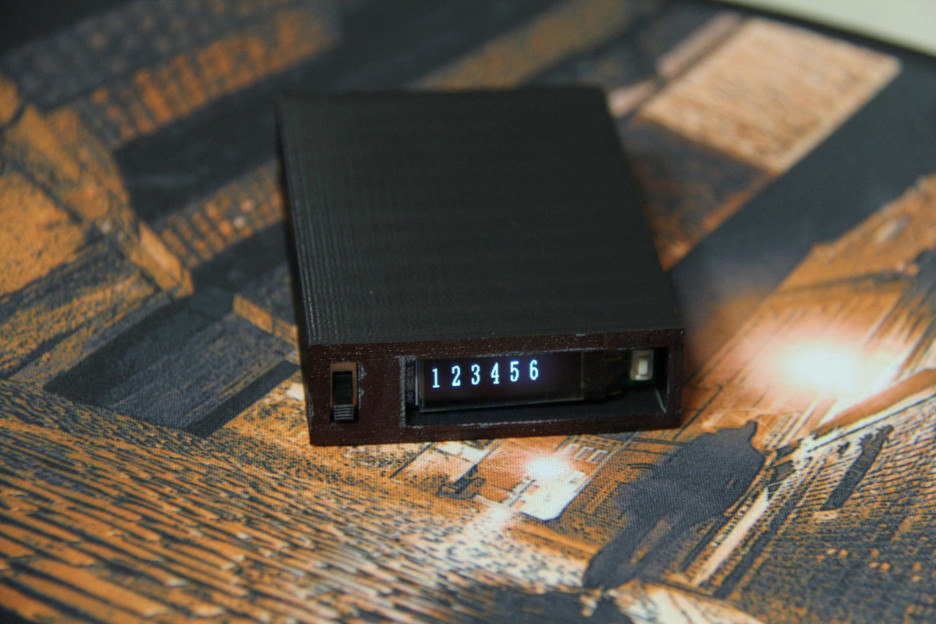 Christopher Taylor's Apogee Wallet digital display