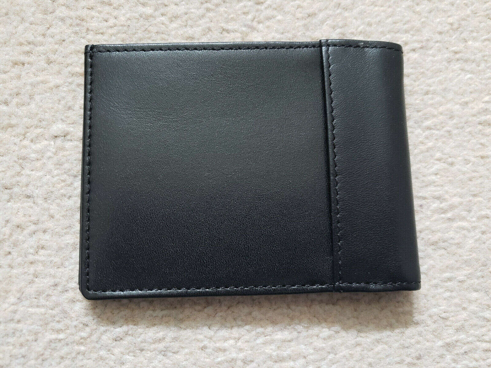 Minimal Wallet by Alan Wong & Pablo Amira shown closed back view