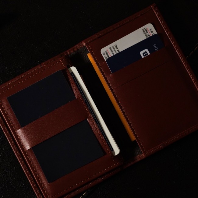Stealth Assassin Wallet (V1.1) by Peter Nardi and Marc Spelmannwith black card inside