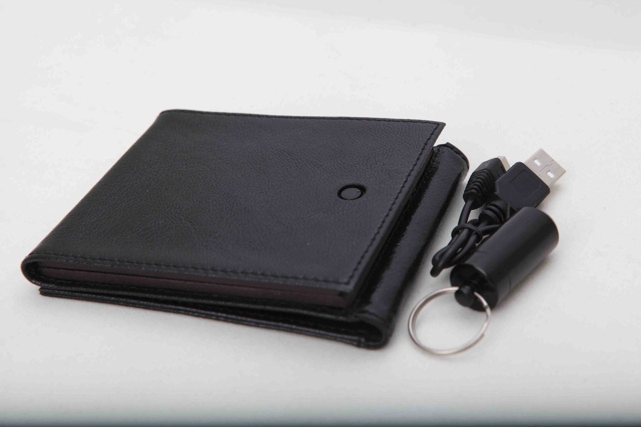 Perfect Fire Wallet by Viktor Voitko with USB attachment
